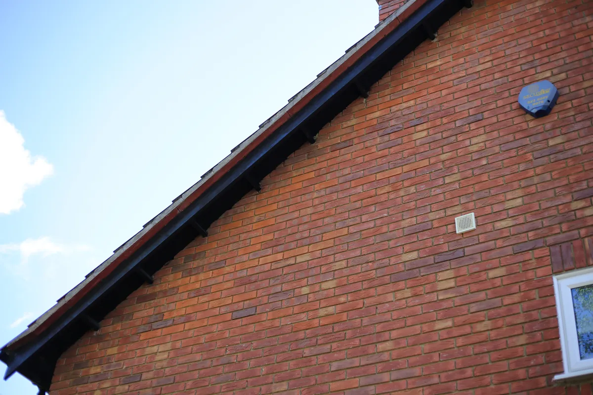 New uPVC guttering and downpipe fitted to a house
